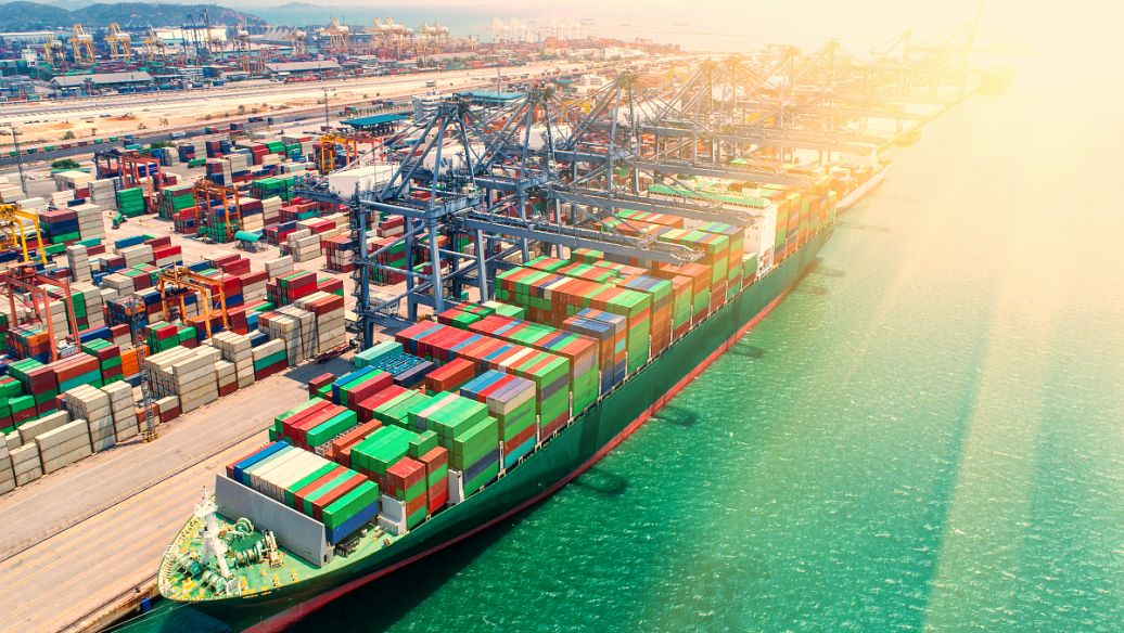 要把穩(wěn)外貿(mào)放在當(dāng)前重要位置